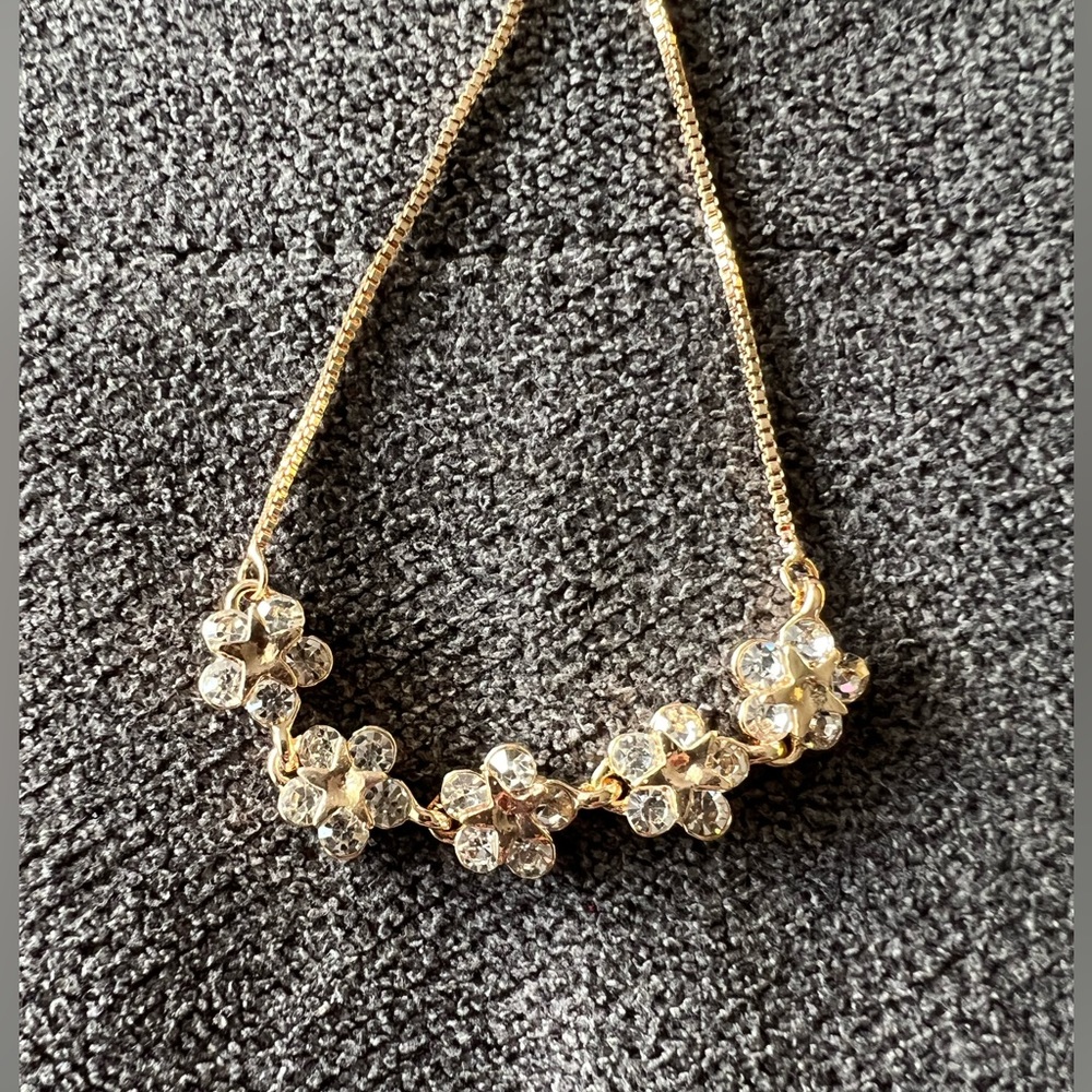 Gold‎ flower adjustable bracelet